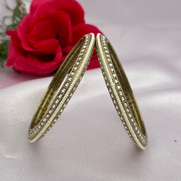 Antique Pearl-Edge Kundan Bangles