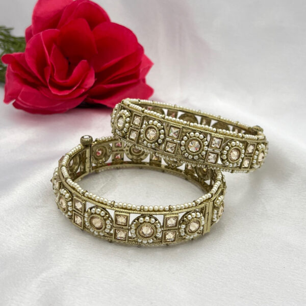 Antique Reverse AD Motif Bangle