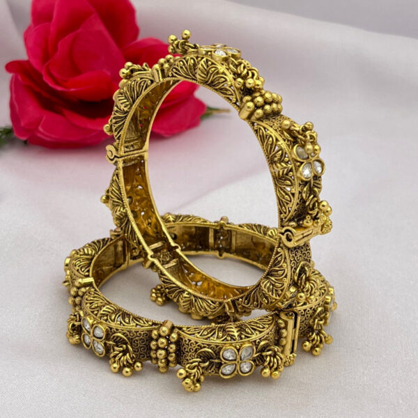 Rajwadi Antique Kundan Bangle