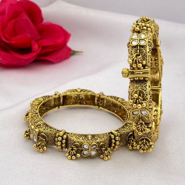 Rajwadi Antique Kundan Bangle