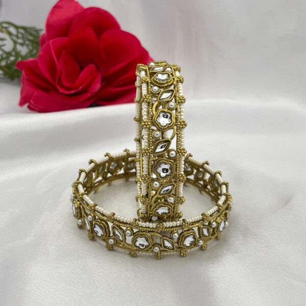 Floral Motif Kundan Bangle in Antique Polish