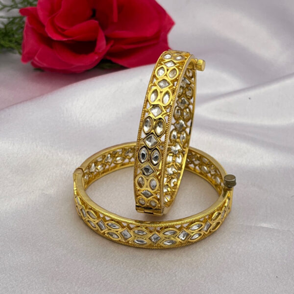 Sleek Kundan Bangles